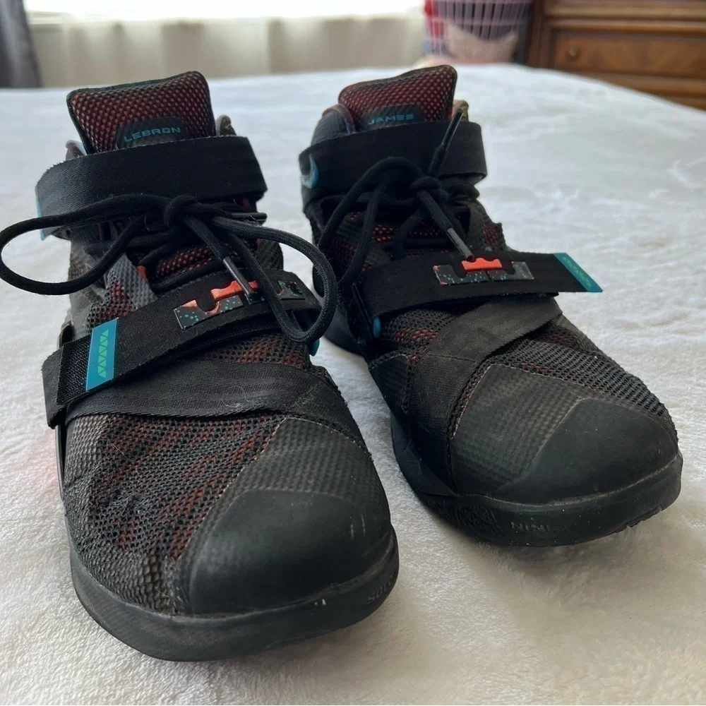 NIKE Lebron Zoom Soldier 9 Sneakers